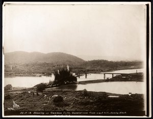 Vista de la explosión al volar el dique de Gamboa durante la construcción del Canal de Panamá, 1913 de Byron Company